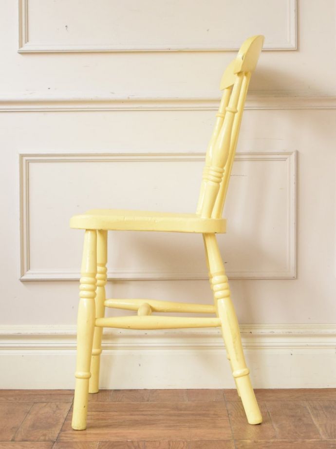 アンティークチェアの横顔