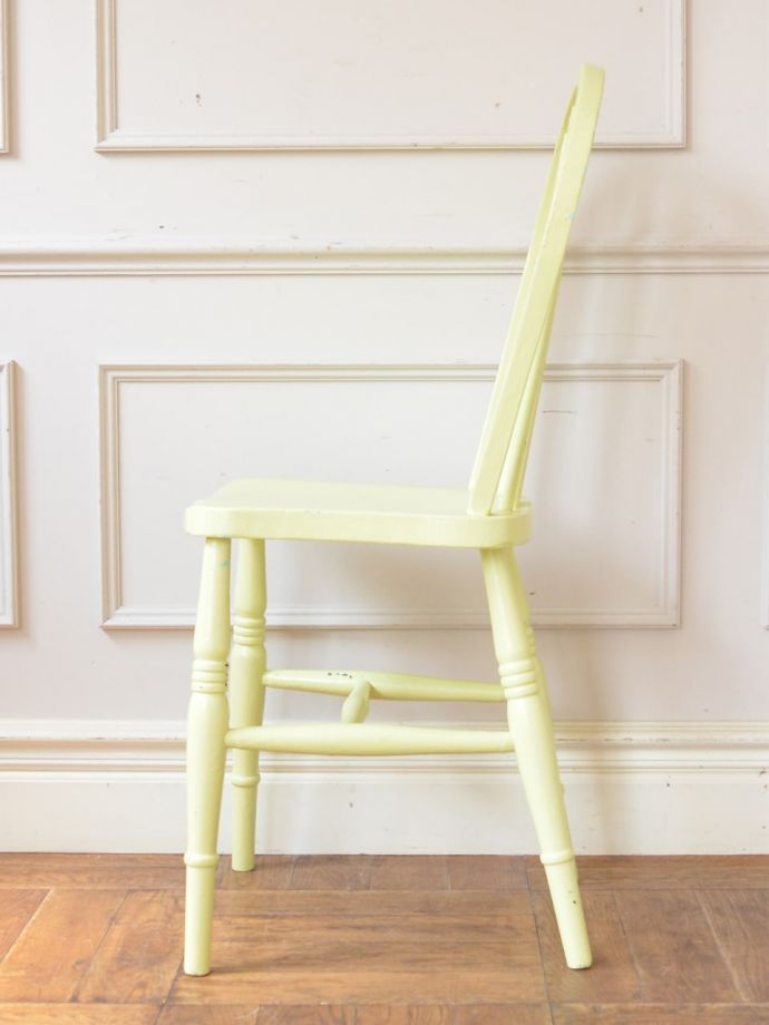 アンティークチェアの横顔