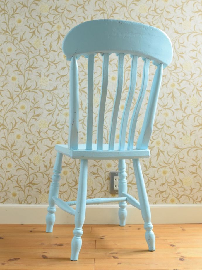 アンティークチェアの後ろ姿