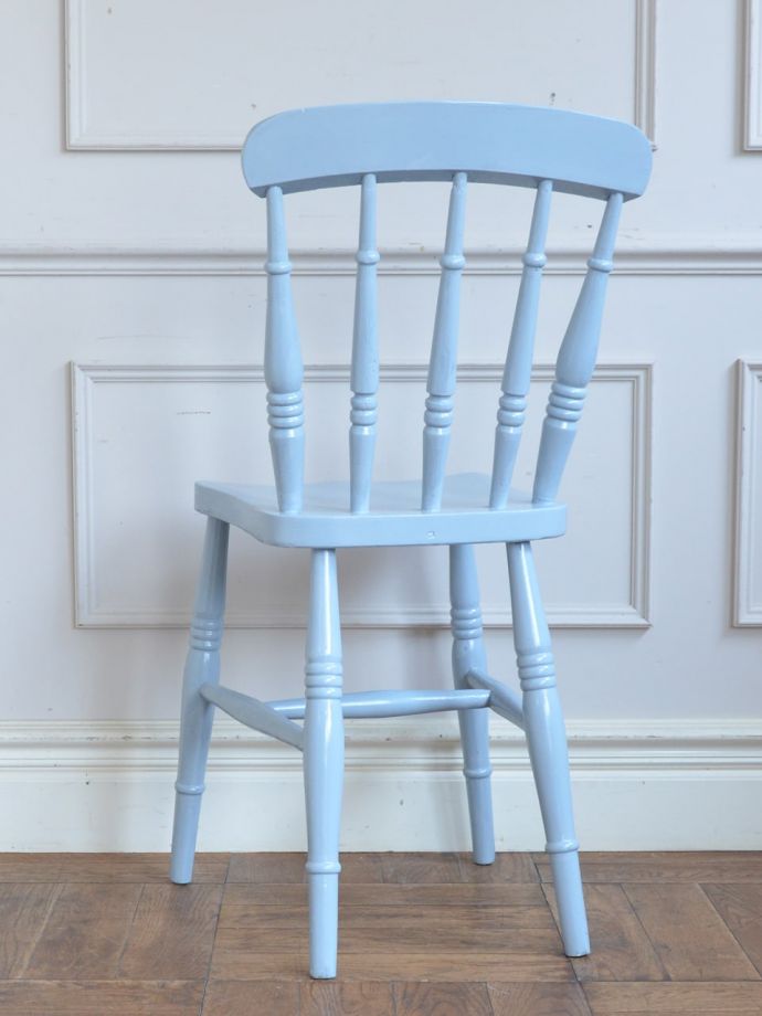 アンティークチェアの後ろ姿