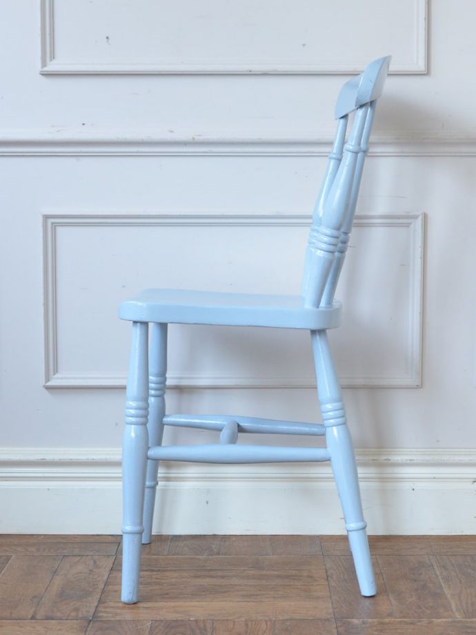 アンティークチェアの横顔