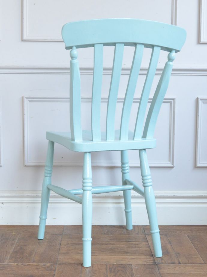 アンティークチェアの後ろ姿