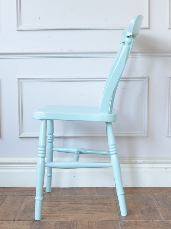 アンティークチェアの横顔