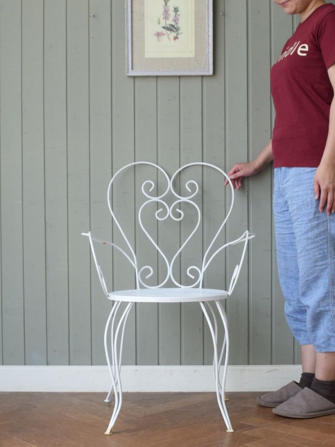 フランスのおしゃれなチェア、背もたれがハートで可愛いガーデンチェア