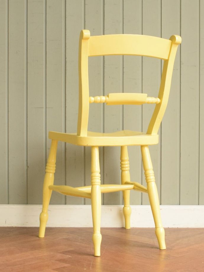 アンティークチェアの後ろ姿