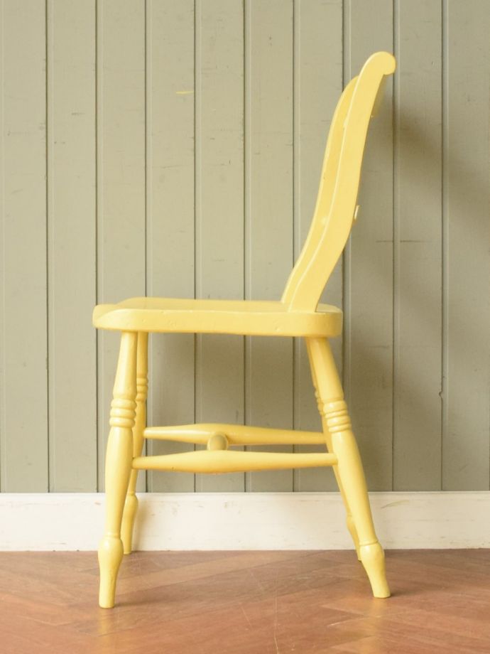 アンティークチェアの横顔