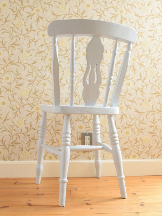 アンティークチェアの後ろ姿