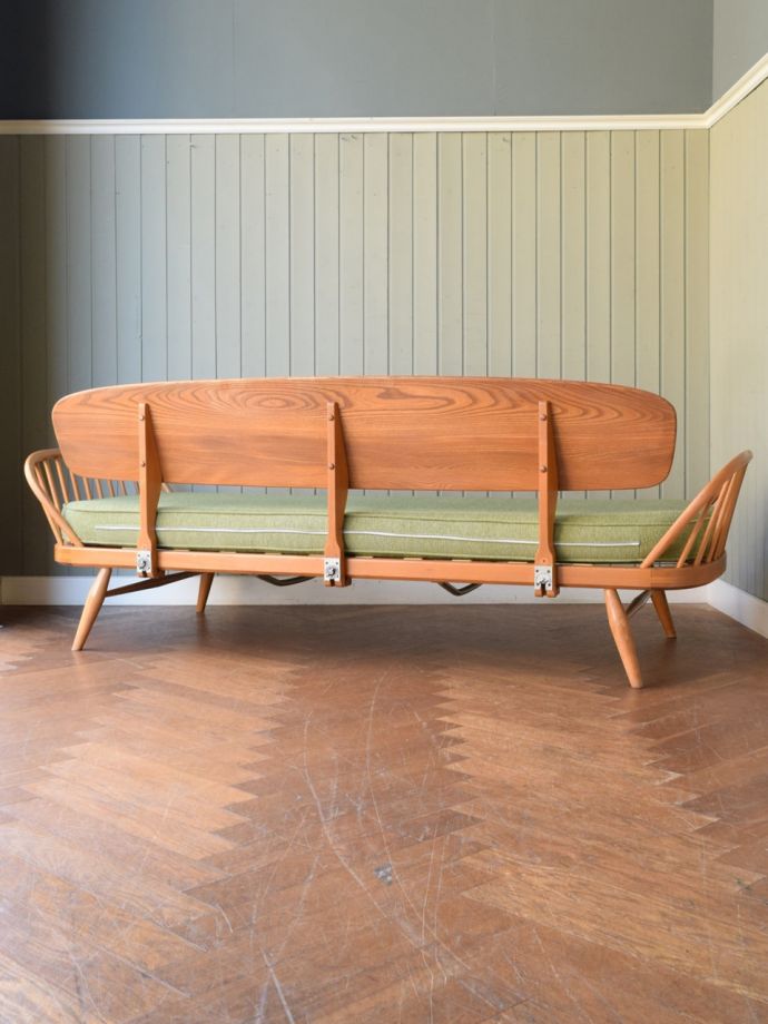 ビンテージソファの後ろ姿