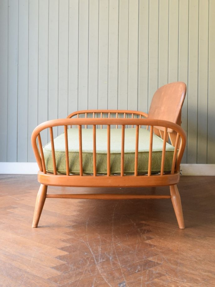 アーコールチェアの側面