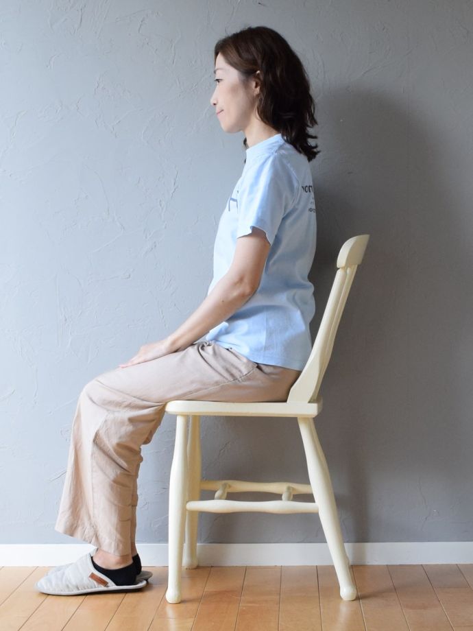 アンティークチェアの横顔