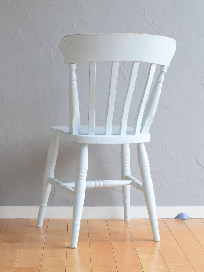 アンティークチェアの後ろ姿