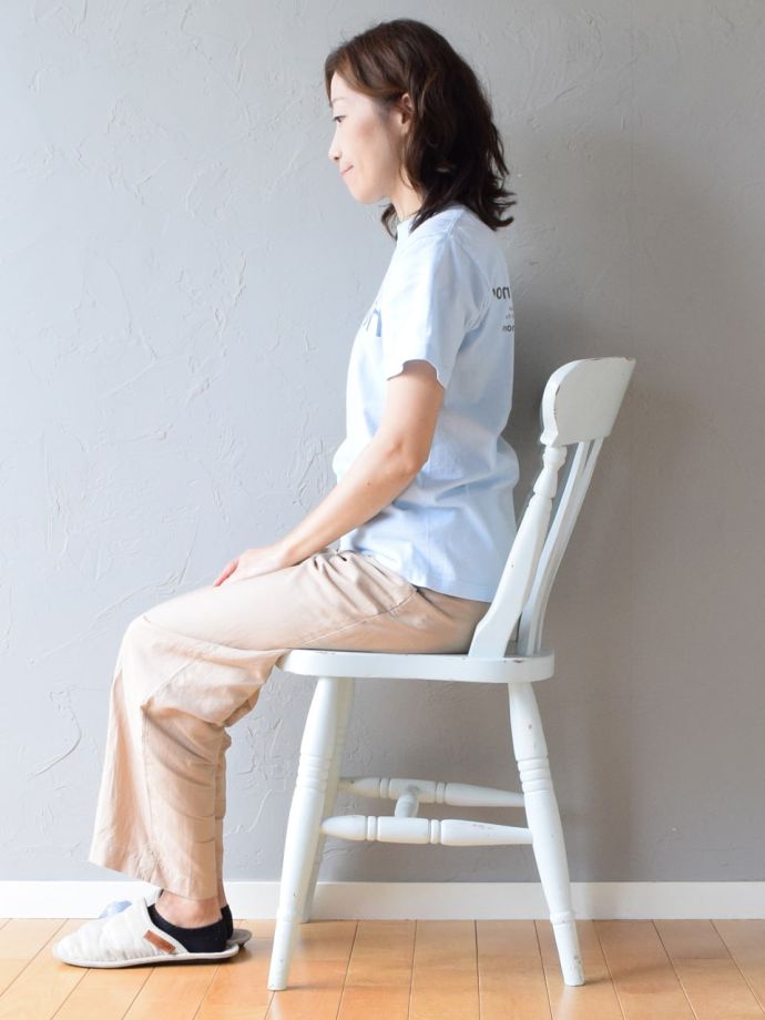 アンティークチェアの横顔