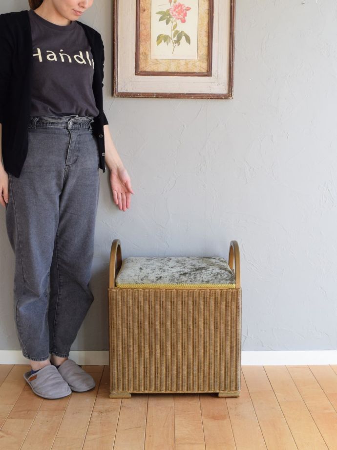 アンティークのロイドルームスツール