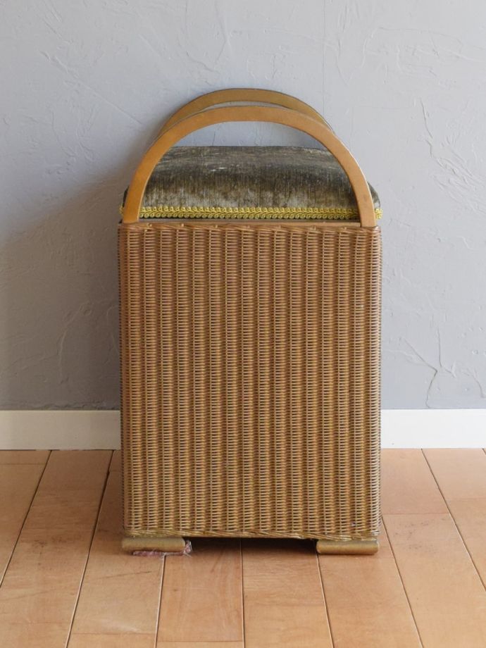 ロイドルームチェアの側面