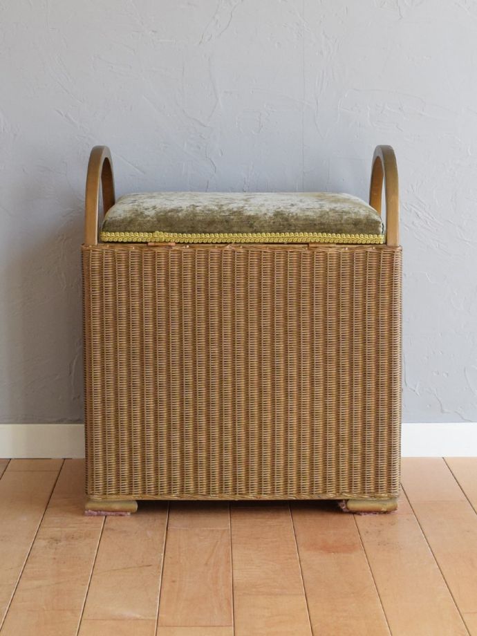 ロイドルームボックスの後ろ姿