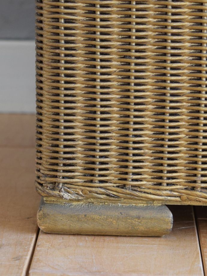 ロイドルームチェアの脚