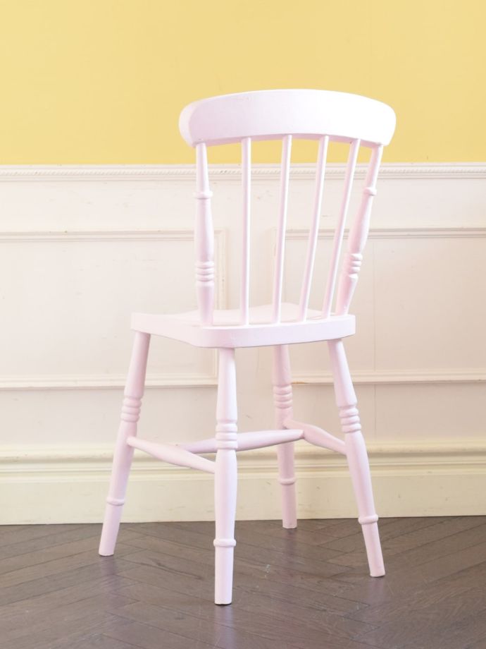 アンティークチェアの後ろ姿