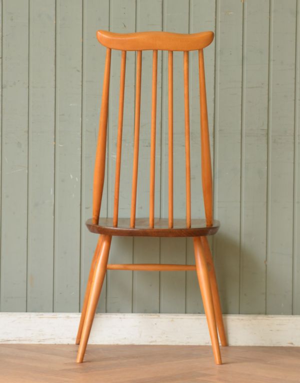 アーコールチェアの後ろ姿