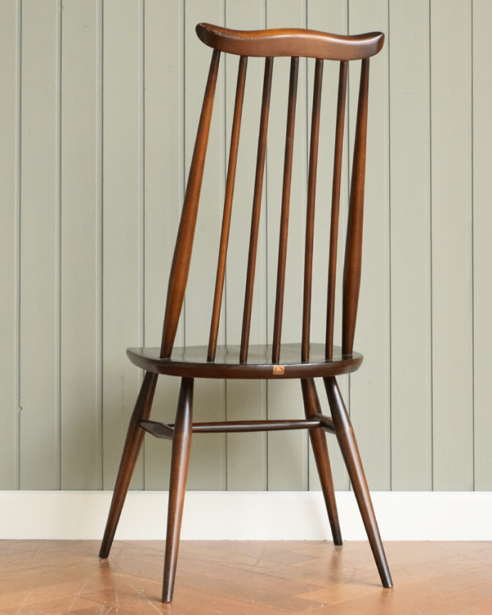 アーコールチェアの後ろ姿