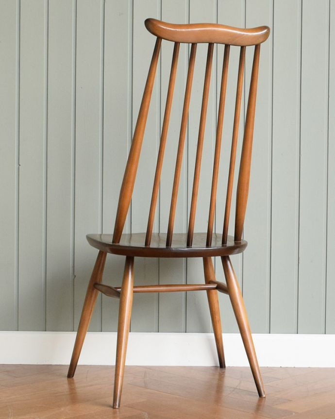 アーコールチェアの後ろ姿