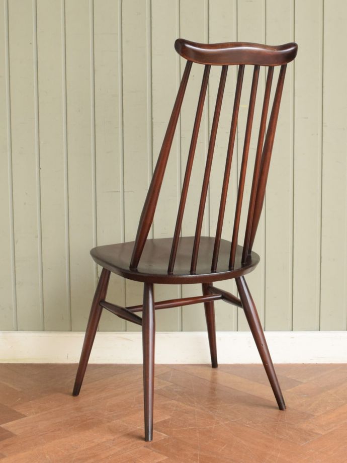 アーコールチェアの後ろ姿