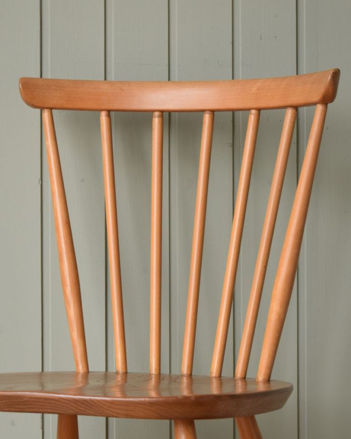 ボウバックチェアの背もたれ