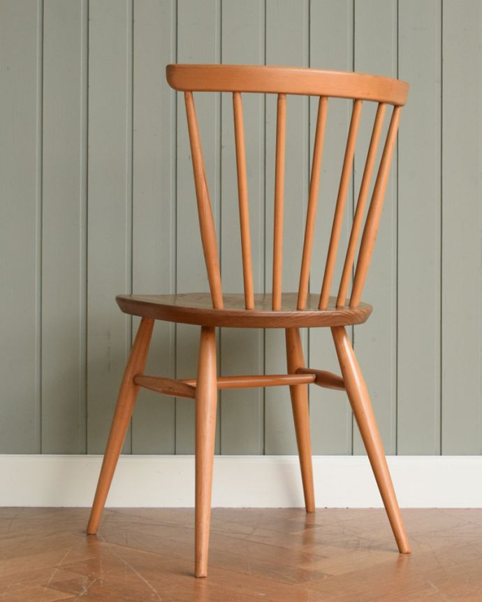 アーコールチェアの後ろ姿