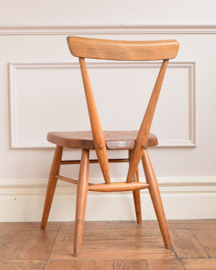 アーコールチェアの後ろ姿