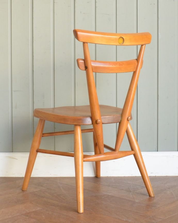 アーコールチェアの後ろ姿