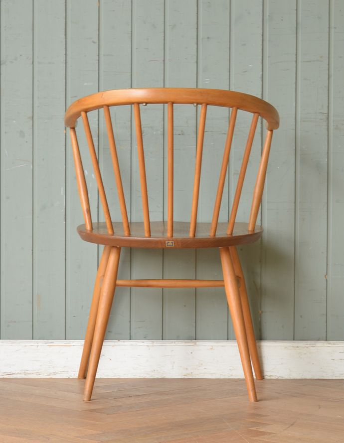 アーコールチェアの後ろ姿