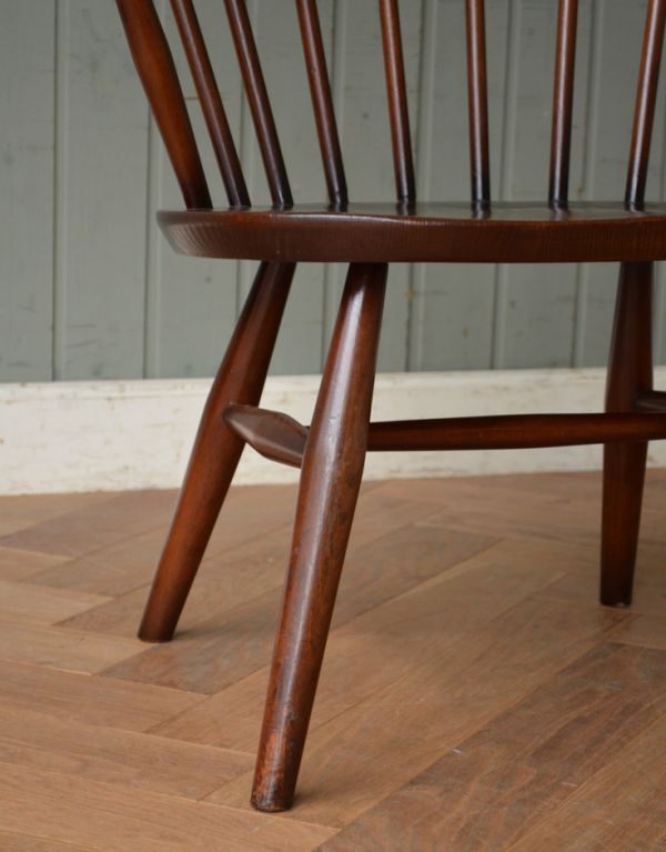 北欧スタイルのアンティークの椅子、アーコールのスモーカーズチェア