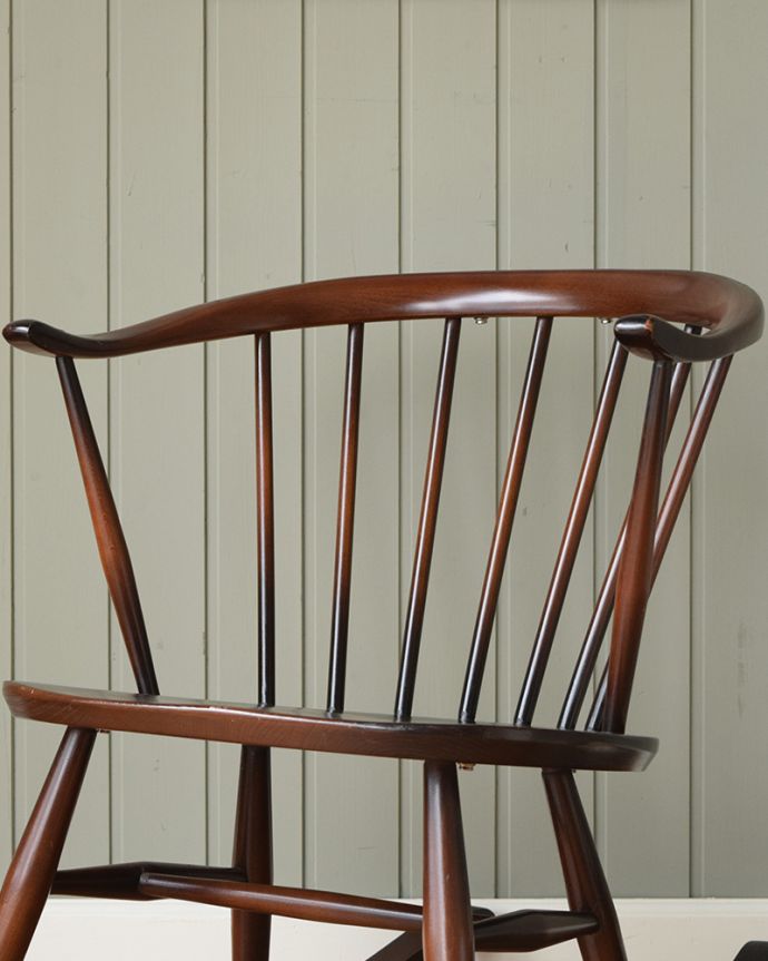アーコールチェア　アンティーク チェア　アーコールのスモーカーズロッキングチェア（アップルチョコ色）。アーコールの中でも特に人気のフォルムカウホーンチェアとも呼ばれる背もたれのカーブは、まるで牛の角のように力強いデザイン。(ear-12r-p)