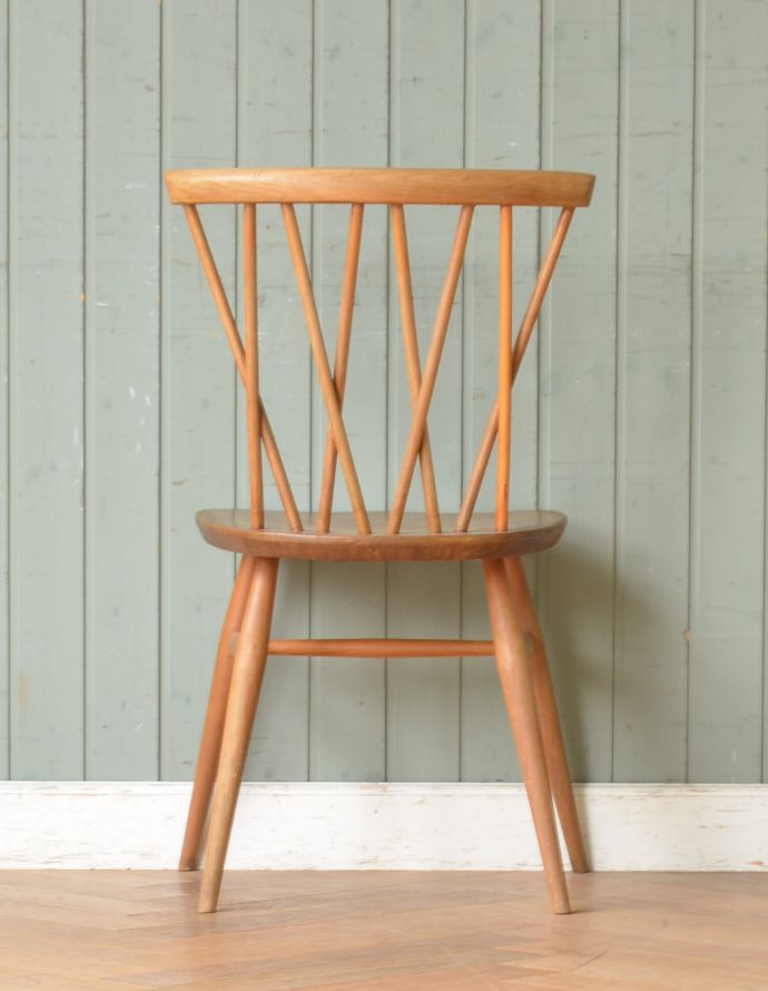 アーコールチェアの後ろ姿