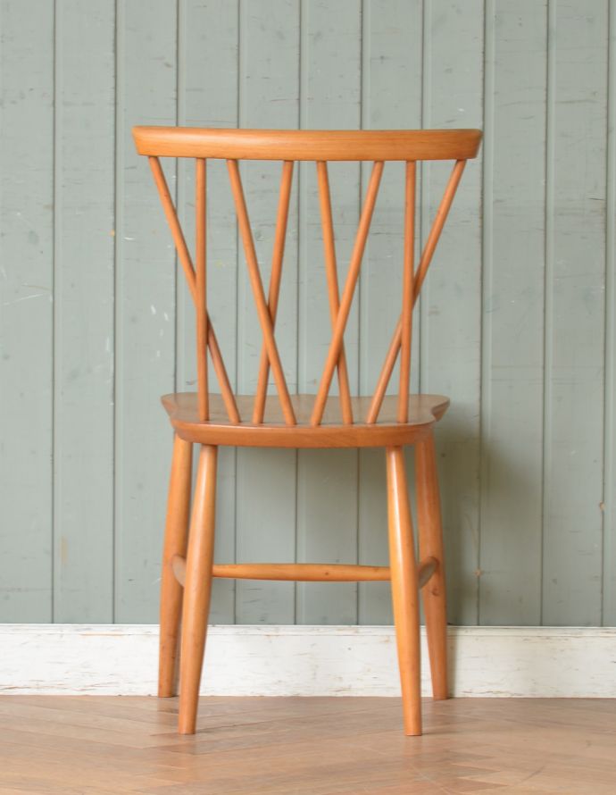 アーコールチェアの後ろ姿