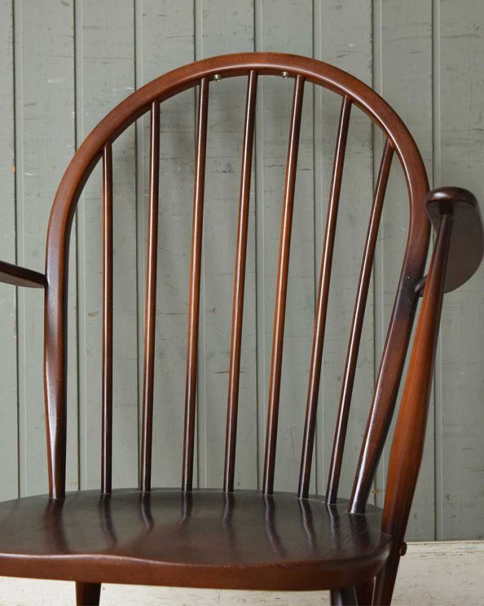 アーコールチェアの背もたれ