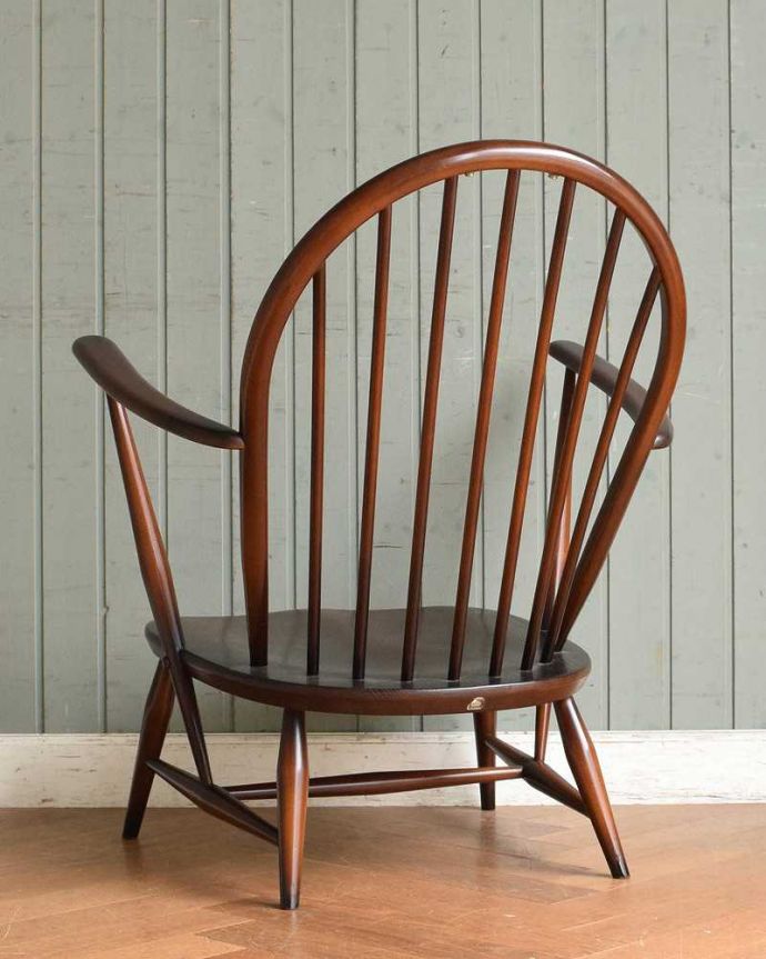 アーコールチェアの後ろ姿