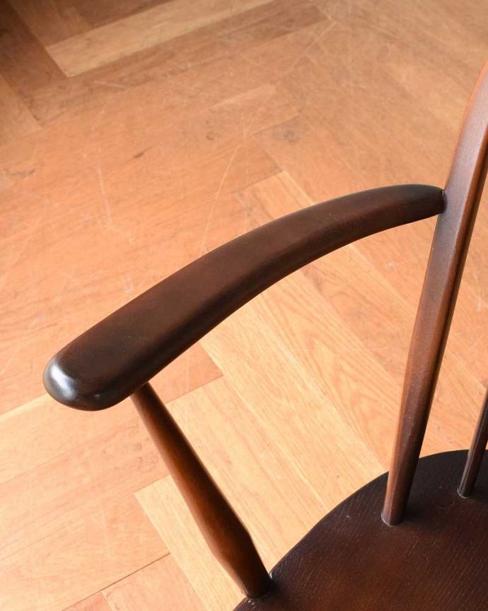 アンティークの椅子のアーム