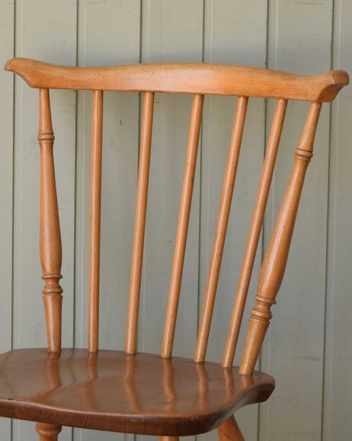 しっかり包み込んでくれる背もたれ