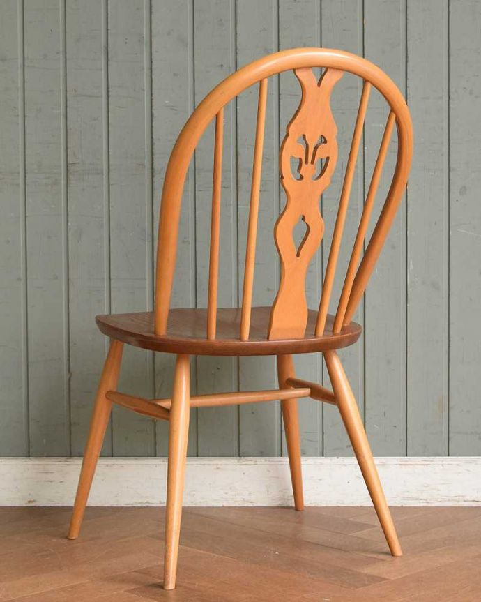 アーコールチェアの後ろ姿