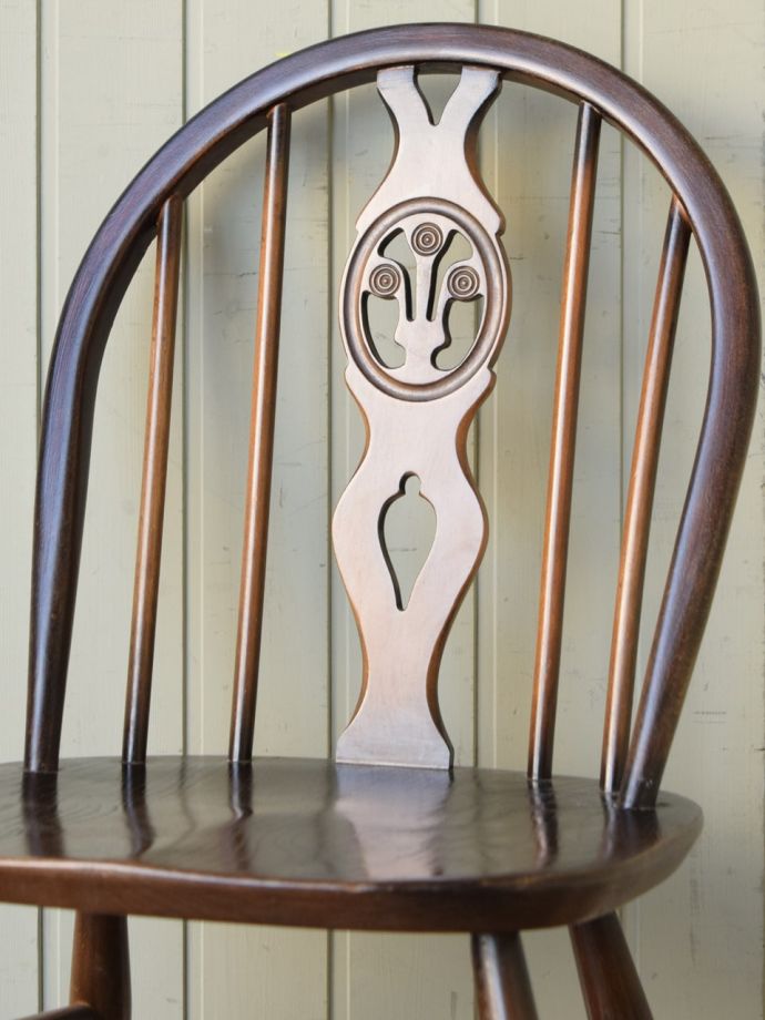 シスルバックチェアの背もたれ