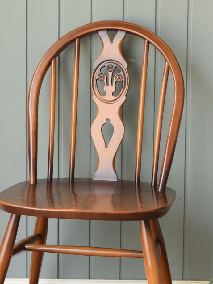 シスルバックチェアの背もたれ