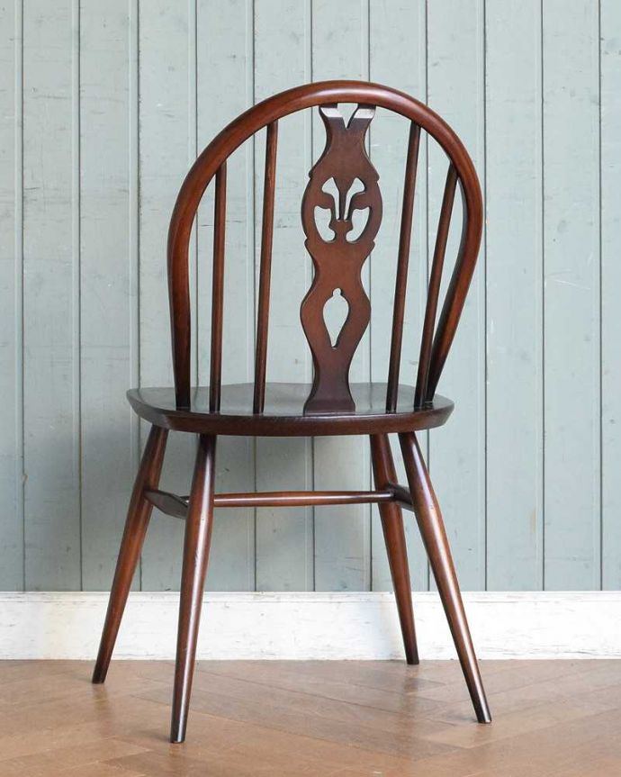 アーコールチェアの後ろ姿