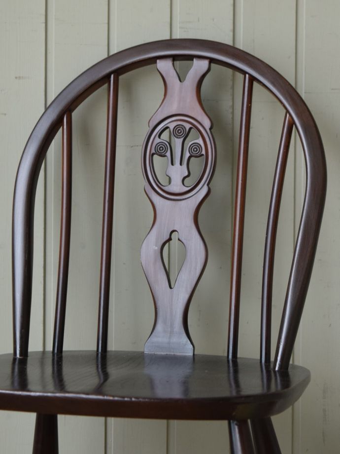 シスルバックチェアの背もたれ