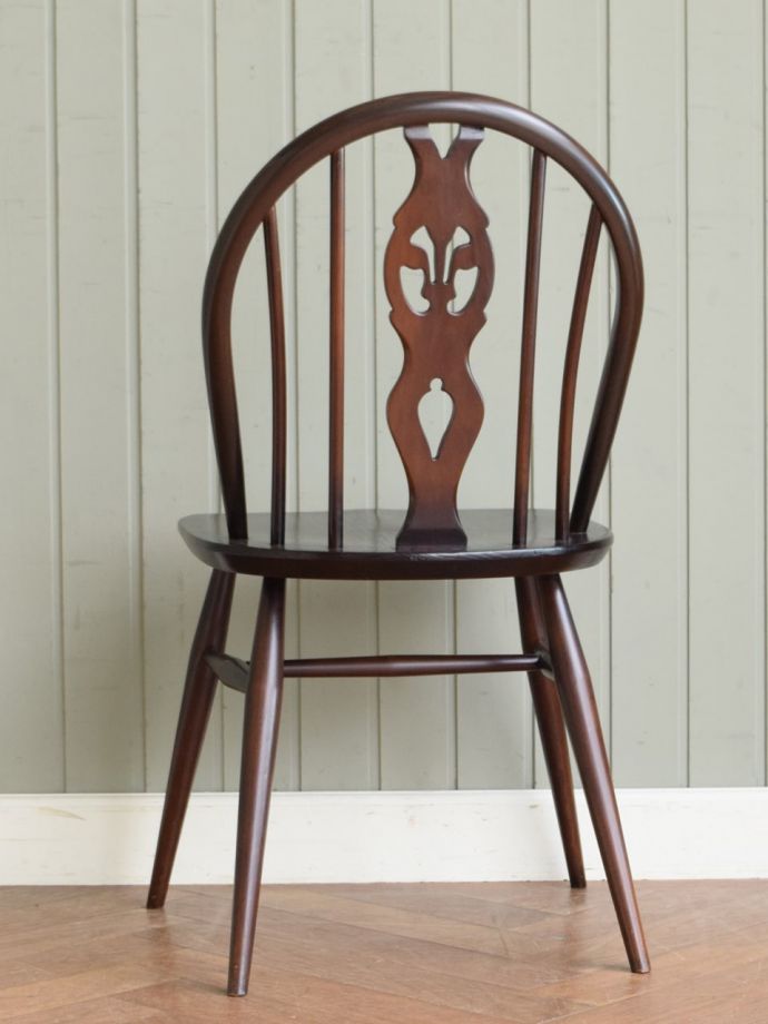 アーコールチェアの後ろ姿