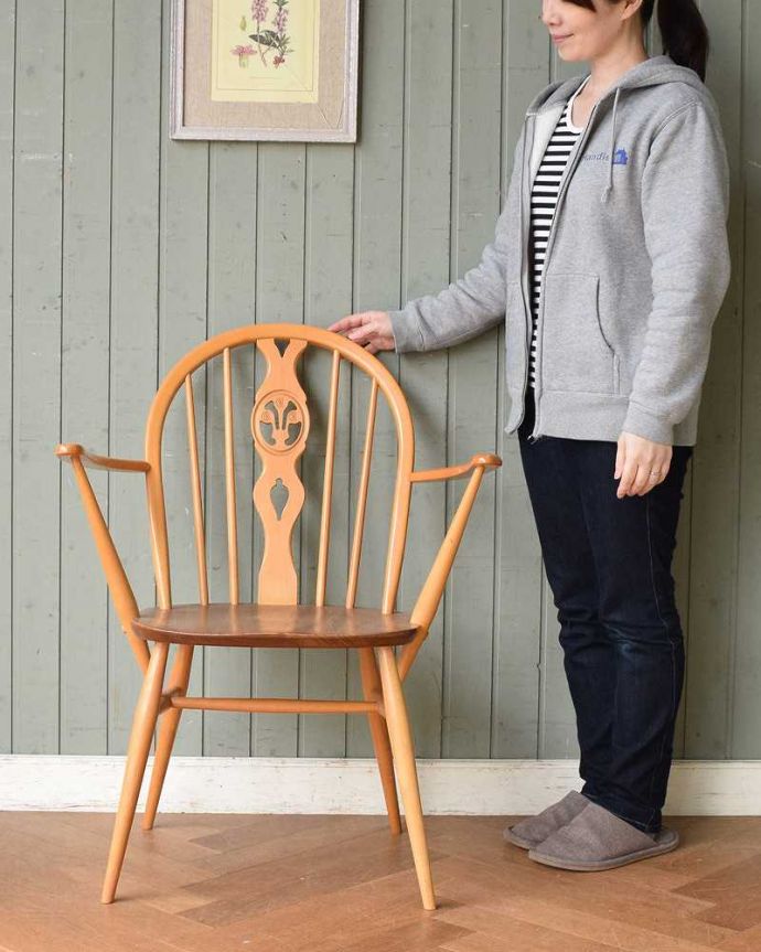 アーコールチェア　アンティーク チェア　アーコールのシスルバックチェア（カスタード色・ハの字脚・アーム付き・タグ付き・座面L）。曲げ木の技術が活かされたアーコールアーコールらしく曲げ木の技術が活かされたアーコールチェア。(ear-18al-at)