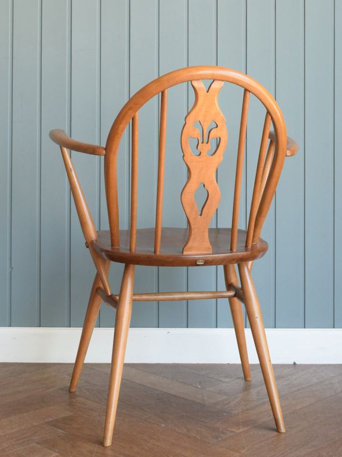 アーコールのシスルバックチェア（カスタード色・ハの字脚・アーム付き