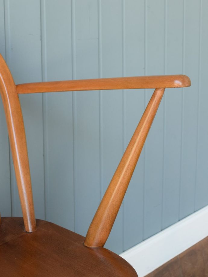 アンティークの椅子のアーム