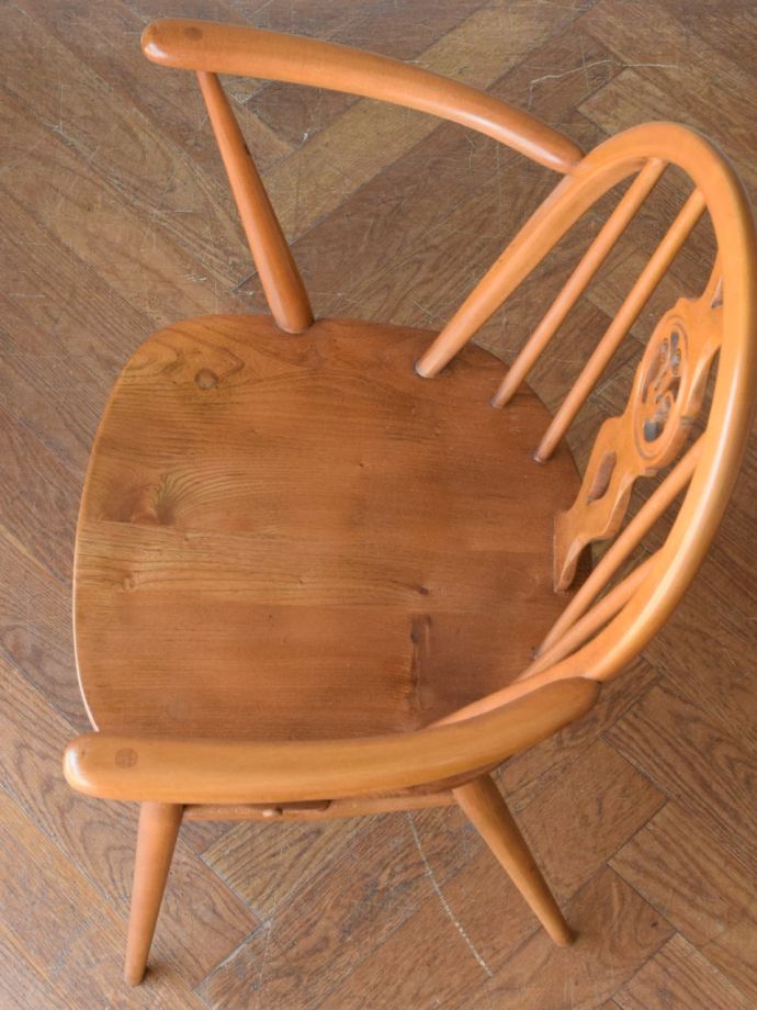 アーコールのシスルバックチェア（カスタード色・ハの字脚・アーム付き