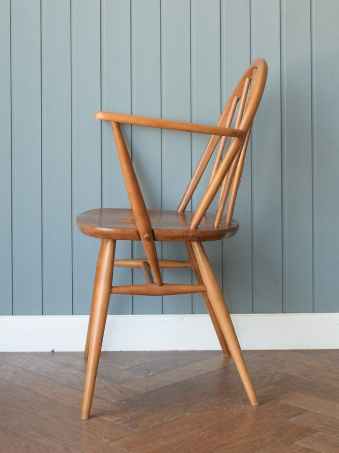 アーコールのシスルバックチェア（カスタード色・ハの字脚・アーム付き