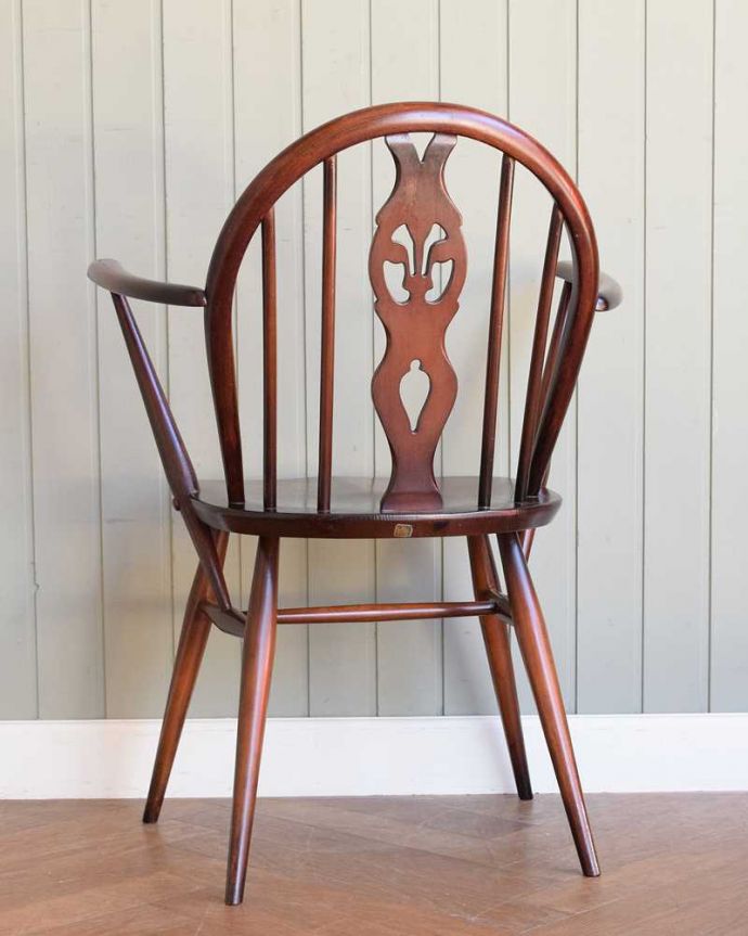 アーコールチェアの後ろ姿